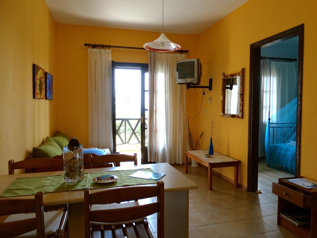 פסאקודיה Apartments Karpetis A Green Paradise מראה חיצוני תמונה