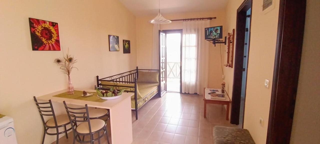 פסאקודיה Apartments Karpetis A Green Paradise מראה חיצוני תמונה