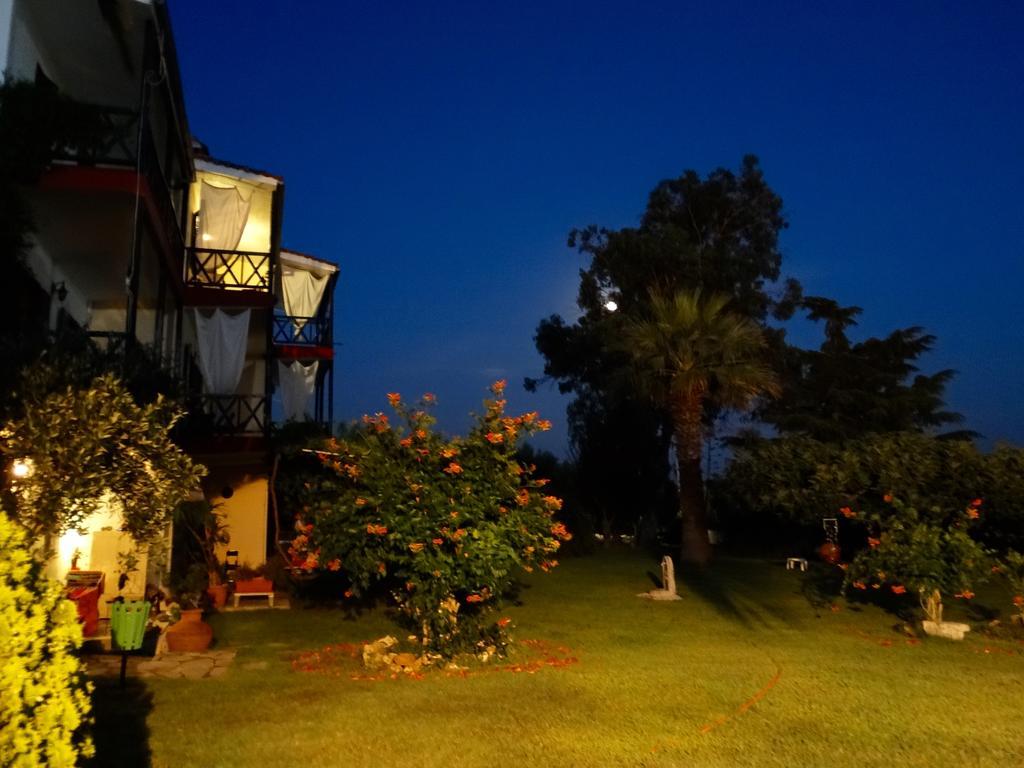 פסאקודיה Apartments Karpetis A Green Paradise חדר תמונה