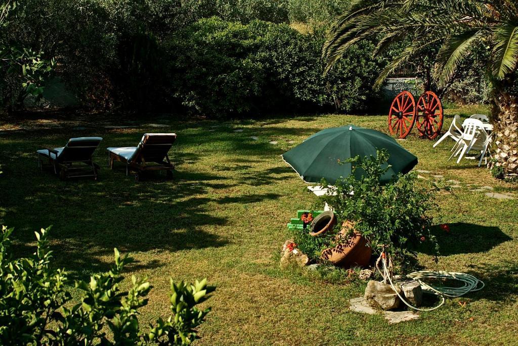 פסאקודיה Apartments Karpetis A Green Paradise מראה חיצוני תמונה